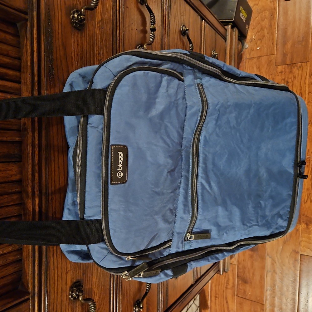 BIAGGI 27" packable expandable rolling duffel NWT.
